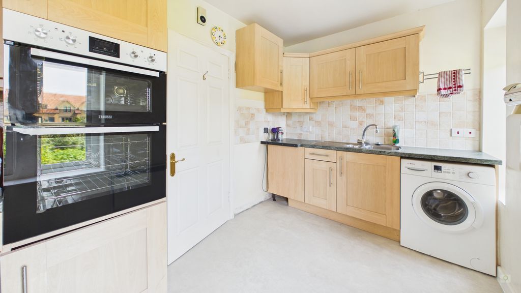 2 bed for sale in Hayes End Manor, South Petherton  - Property Image 4