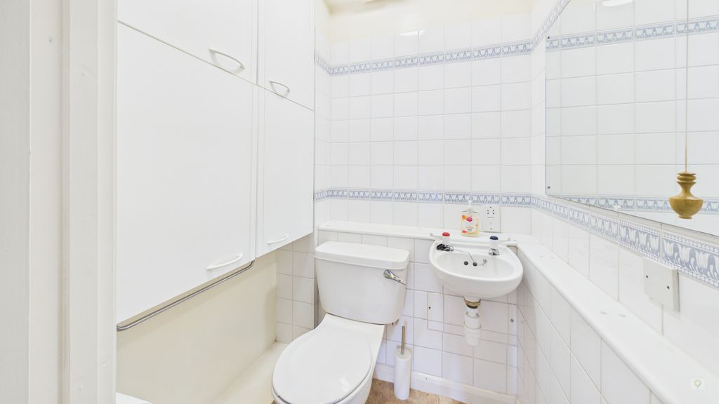 2 bed for sale in Hayes End Manor, South Petherton  - Property Image 8