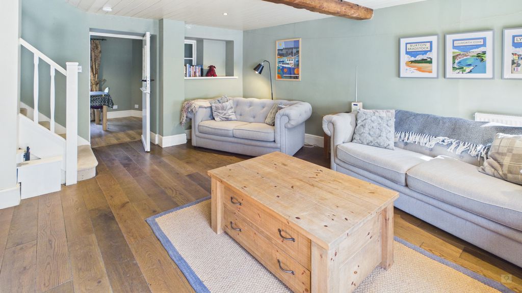 2 bed cottage for sale in North Street, Crewkerne 2