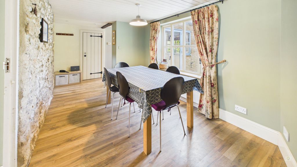 2 bed cottage for sale in North Street, Crewkerne  - Property Image 4
