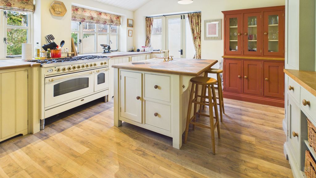 2 bed cottage for sale in North Street, Crewkerne  - Property Image 15