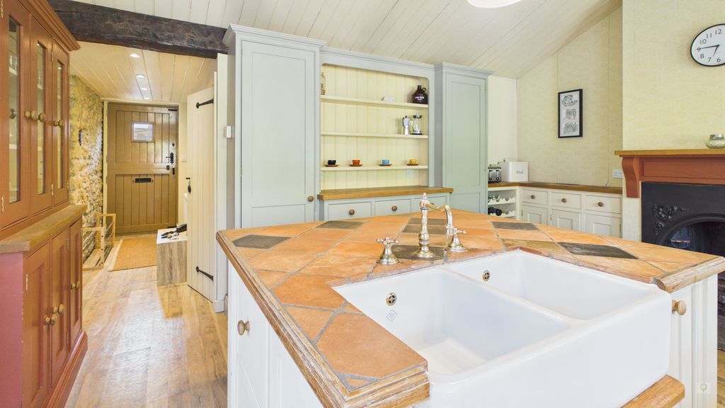 2 bed cottage for sale in North Street, Crewkerne  - Property Image 16