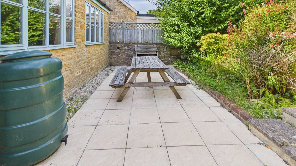 2 bed cottage for sale in North Street, Crewkerne  - Property Image 21