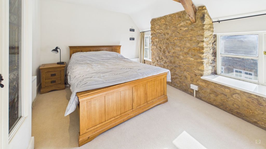 2 bed cottage for sale in North Street, Crewkerne 6