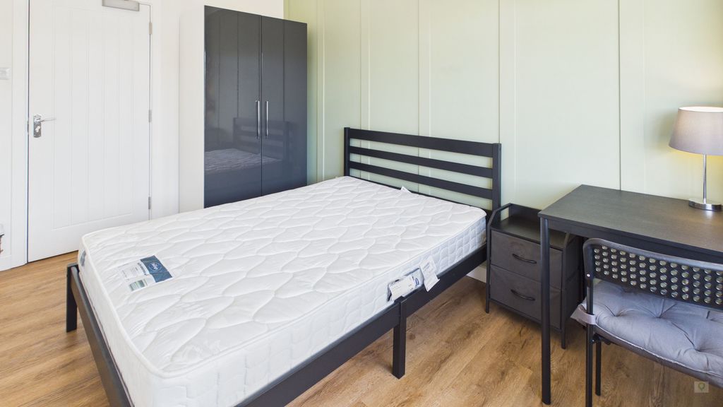 1 bed to rent in Abbots Way, Yeovil 1