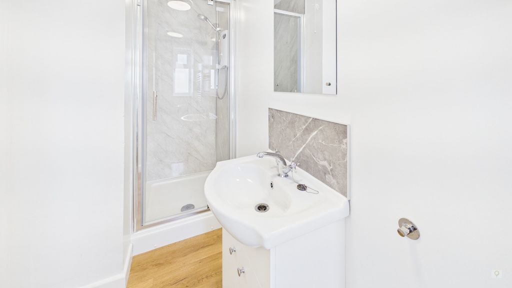 1 bed to rent in Abbots Way, Yeovil 2