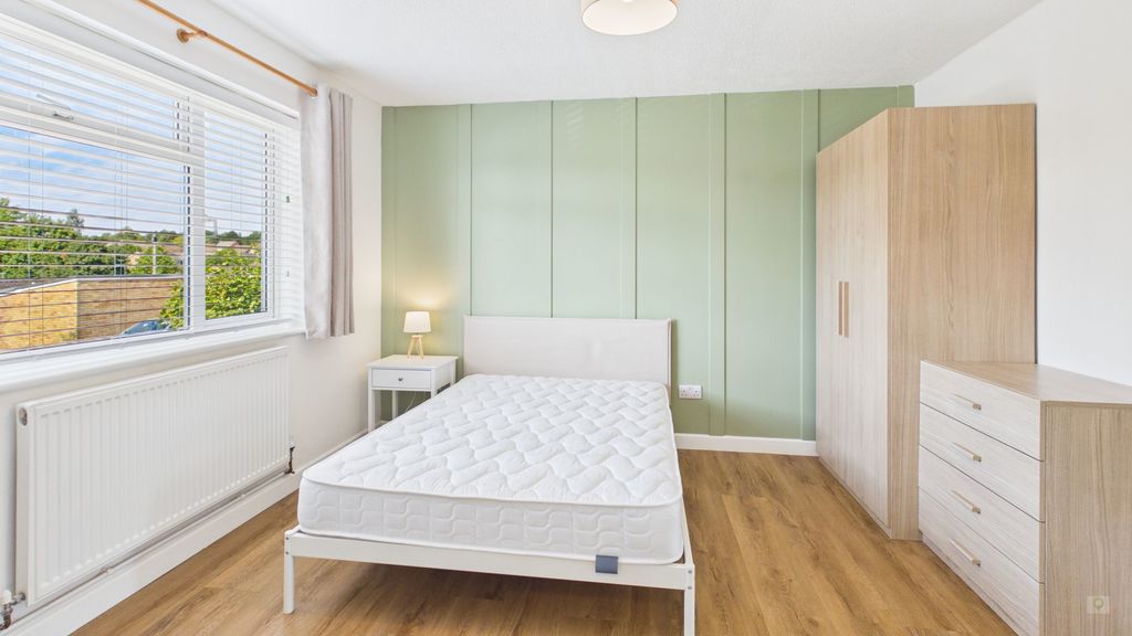 1 bed to rent in Abbots Way, Yeovil 1
