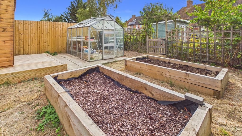 2 bed house for sale in Montacute Road, Yeovil 25
