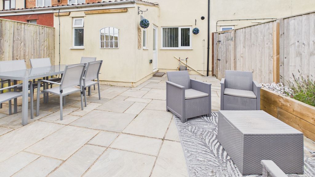 2 bed house for sale in Montacute Road, Yeovil 21