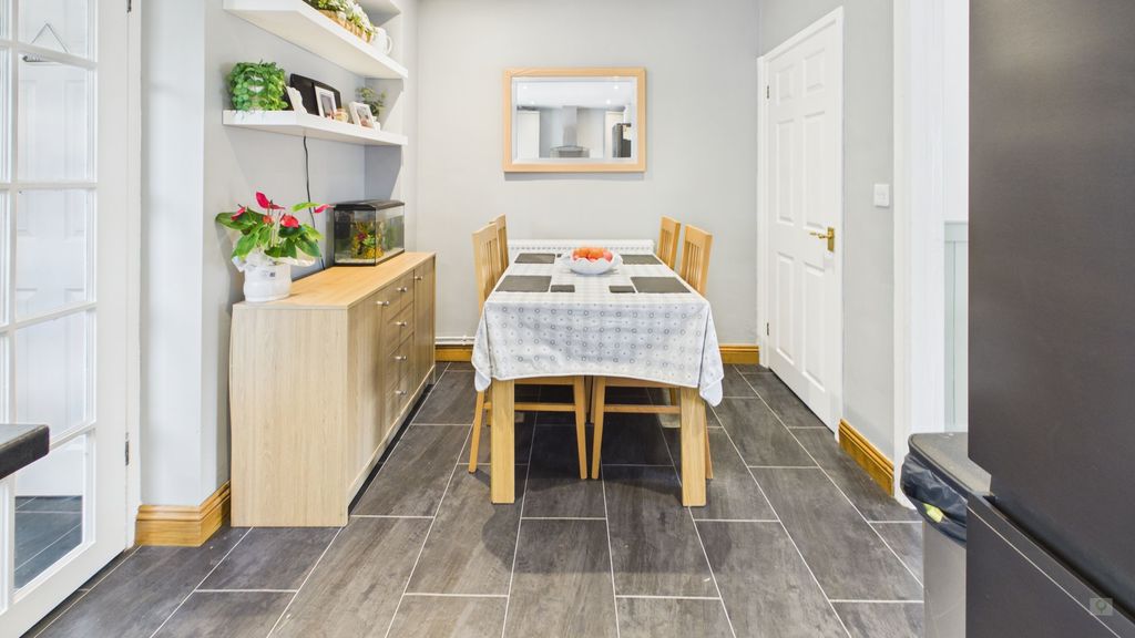 2 bed house for sale in Montacute Road, Yeovil 3