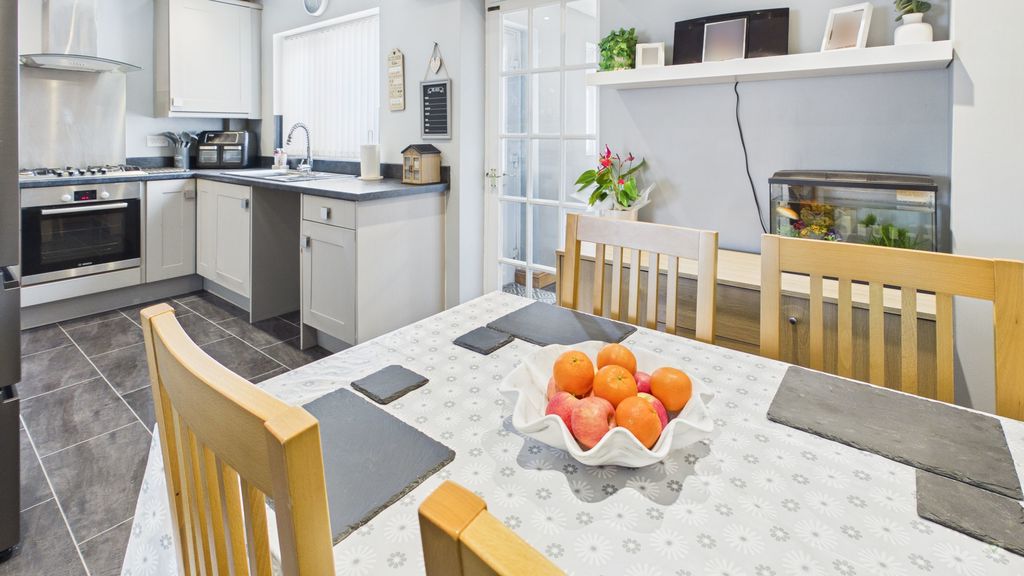 2 bed house for sale in Montacute Road, Yeovil 11