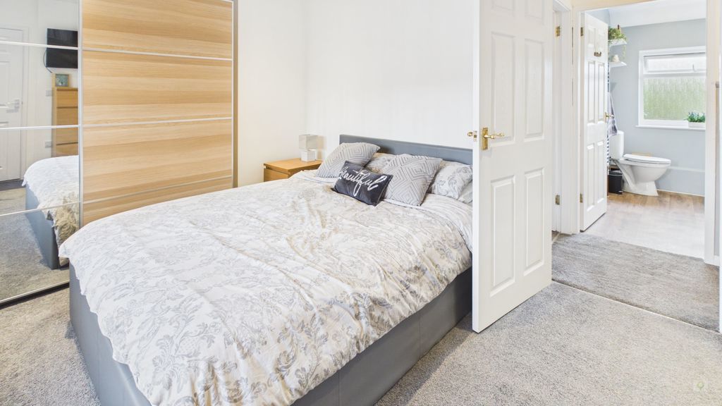2 bed house for sale in Montacute Road, Yeovil  - Property Image 5