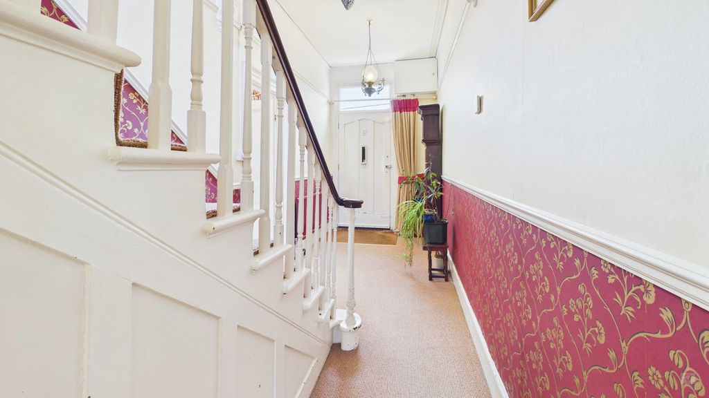 3 bed for sale in Preston Road, Yeovil 9