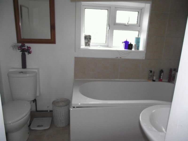 3 bed house to rent in Huish, Yeovil  - Property Image 9