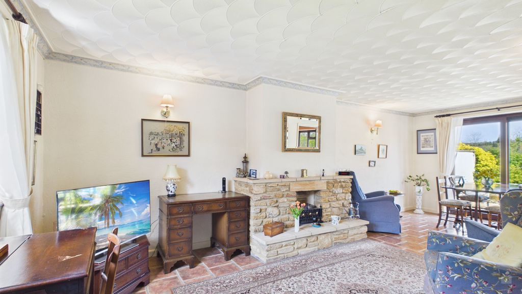 3 bed house for sale in North Street, South Petherton 9