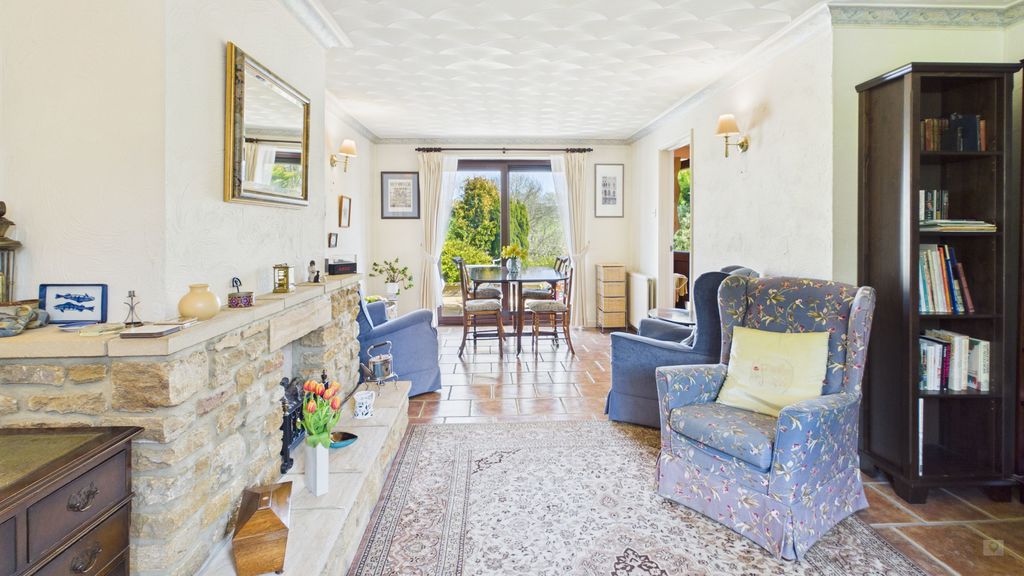 3 bed house for sale in North Street, South Petherton  - Property Image 3