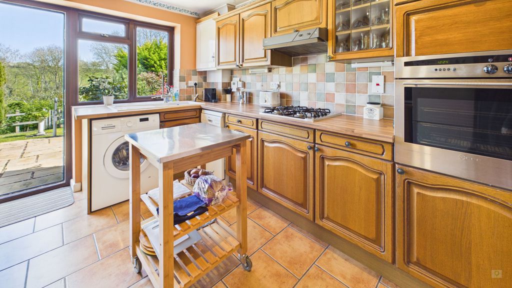 3 bed house for sale in North Street, South Petherton  - Property Image 11