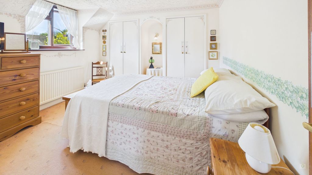 3 bed house for sale in North Street, South Petherton  - Property Image 5