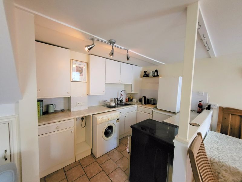 1 bed cottage to rent in Market Square, Crewkerne  - Property Image 3