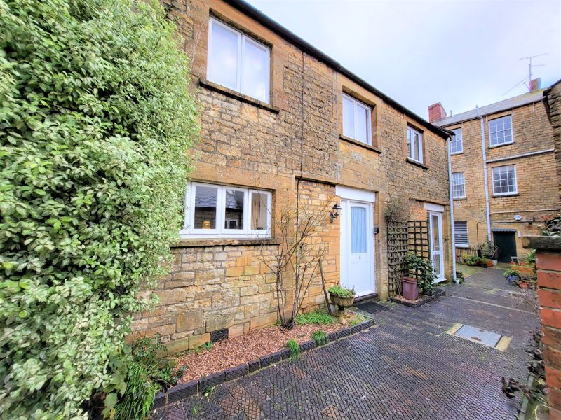 1 bed cottage to rent in Market Square, Crewkerne  - Property Image 1
