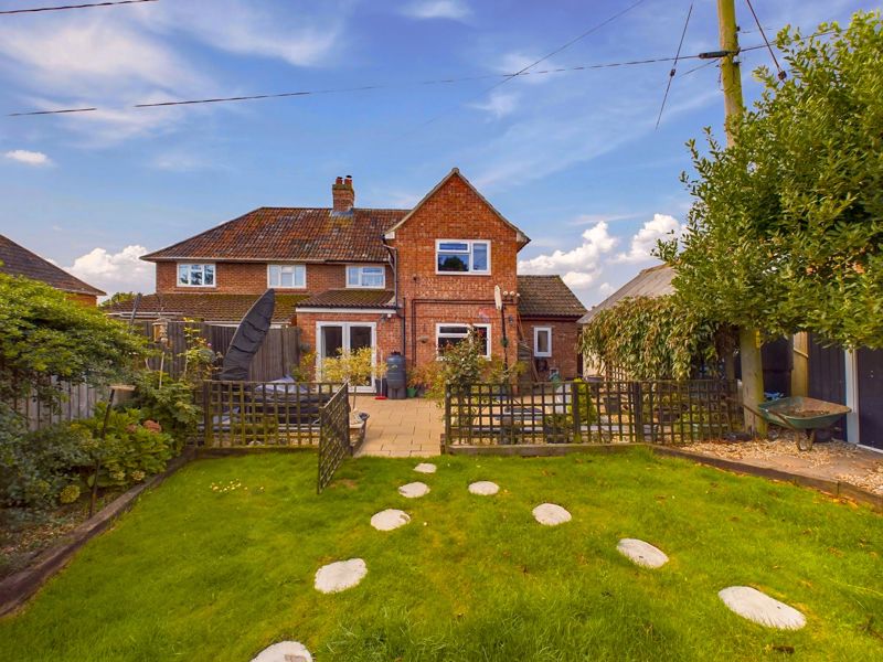3 bed house for sale in Montacute Road, Yeovil 2