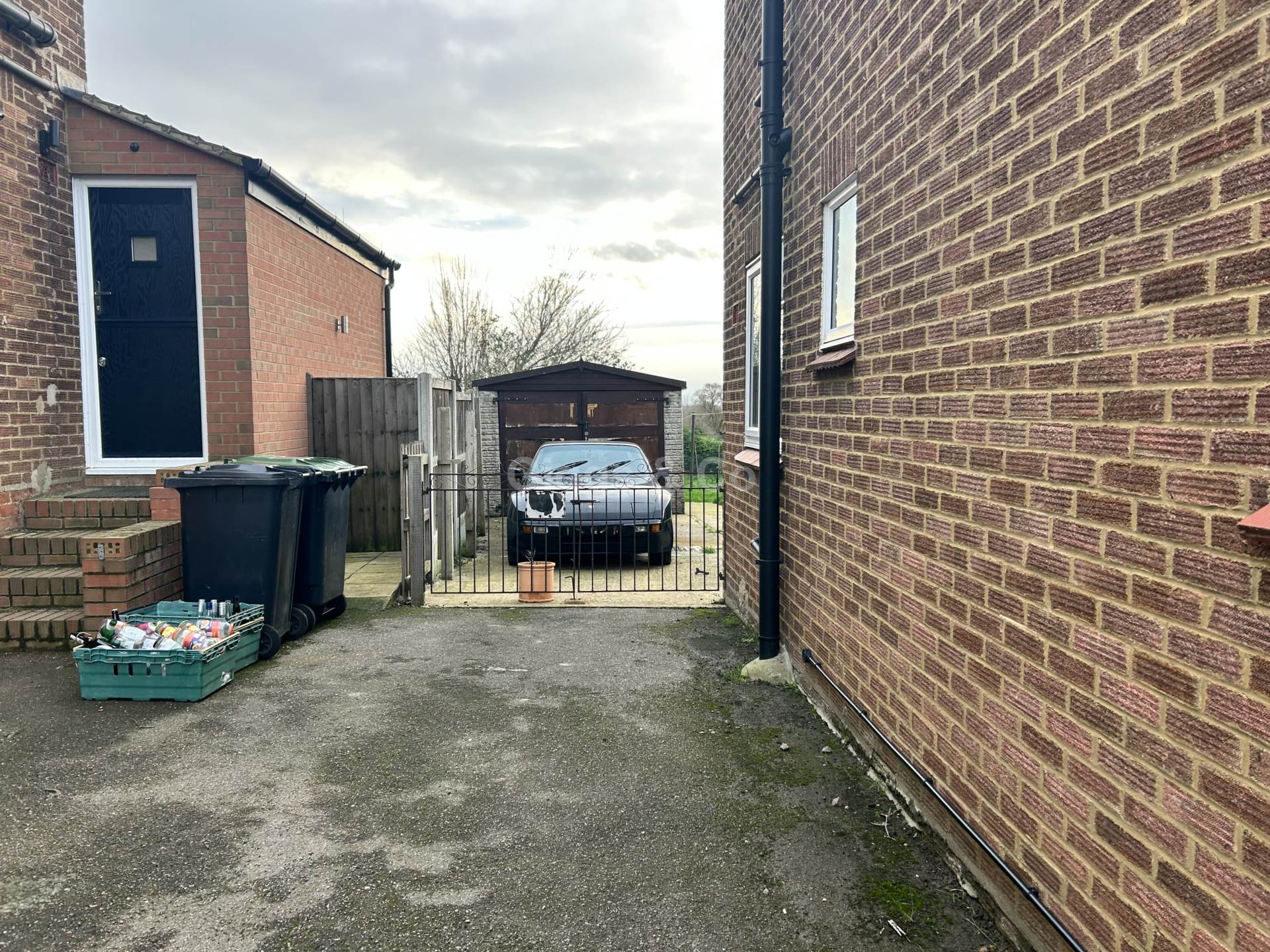 3 bed semi-detached house to rent in Village Road, Sandy 9