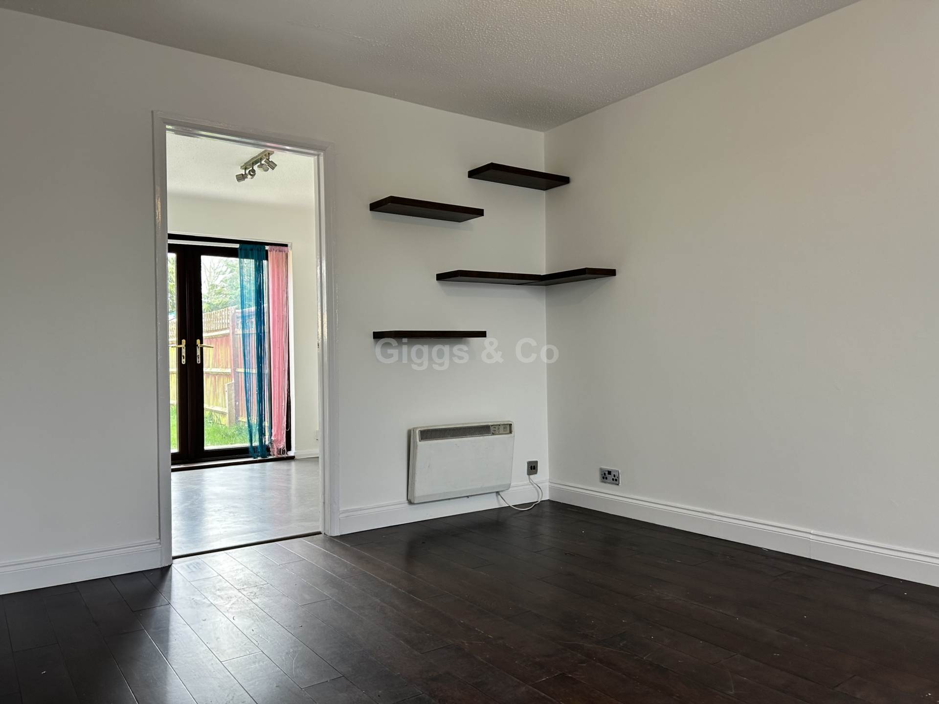 3 bed terraced house to rent in Rookery Road, Bedford 1