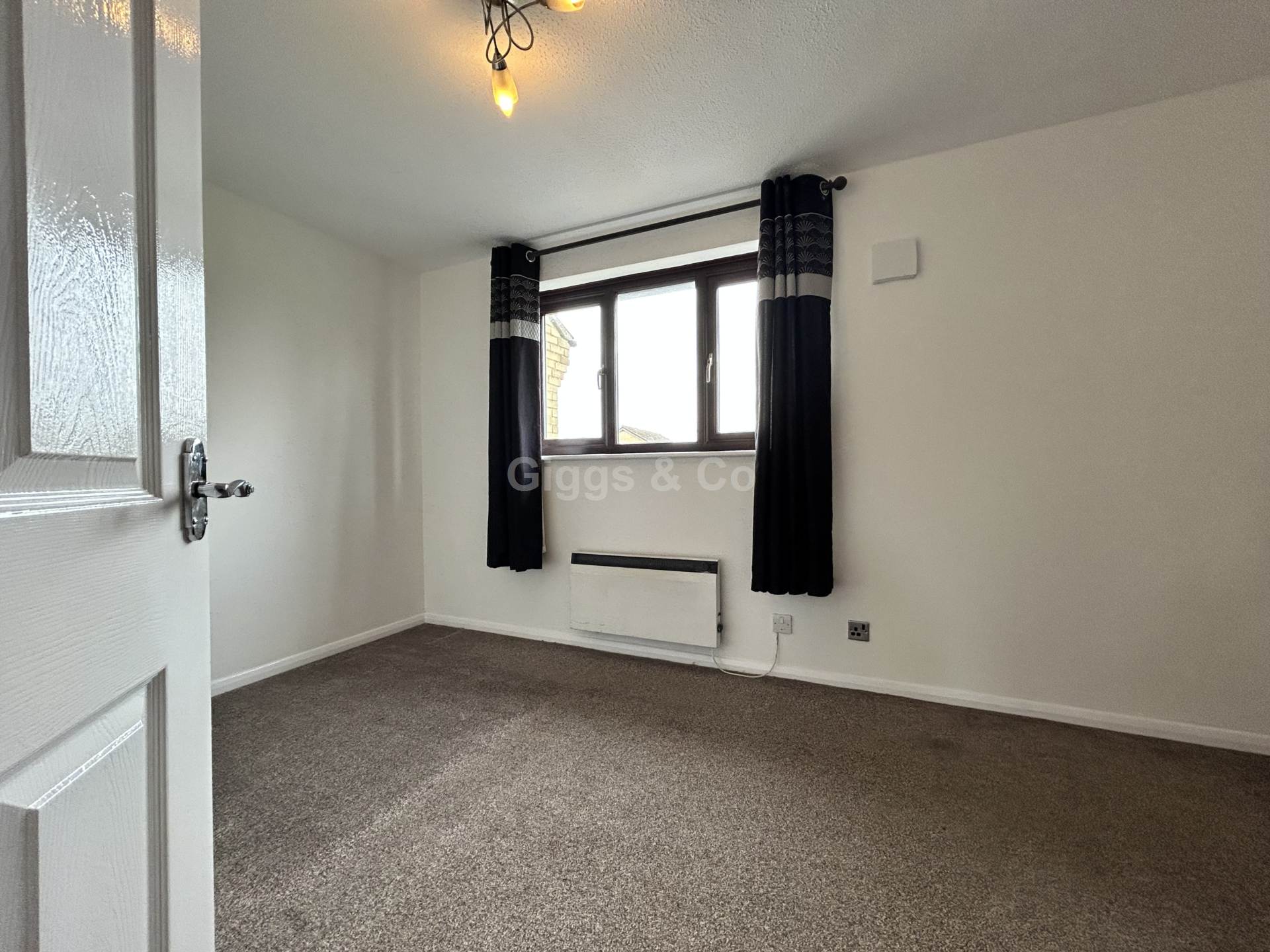 3 bed terraced house to rent in Rookery Road, Bedford 6