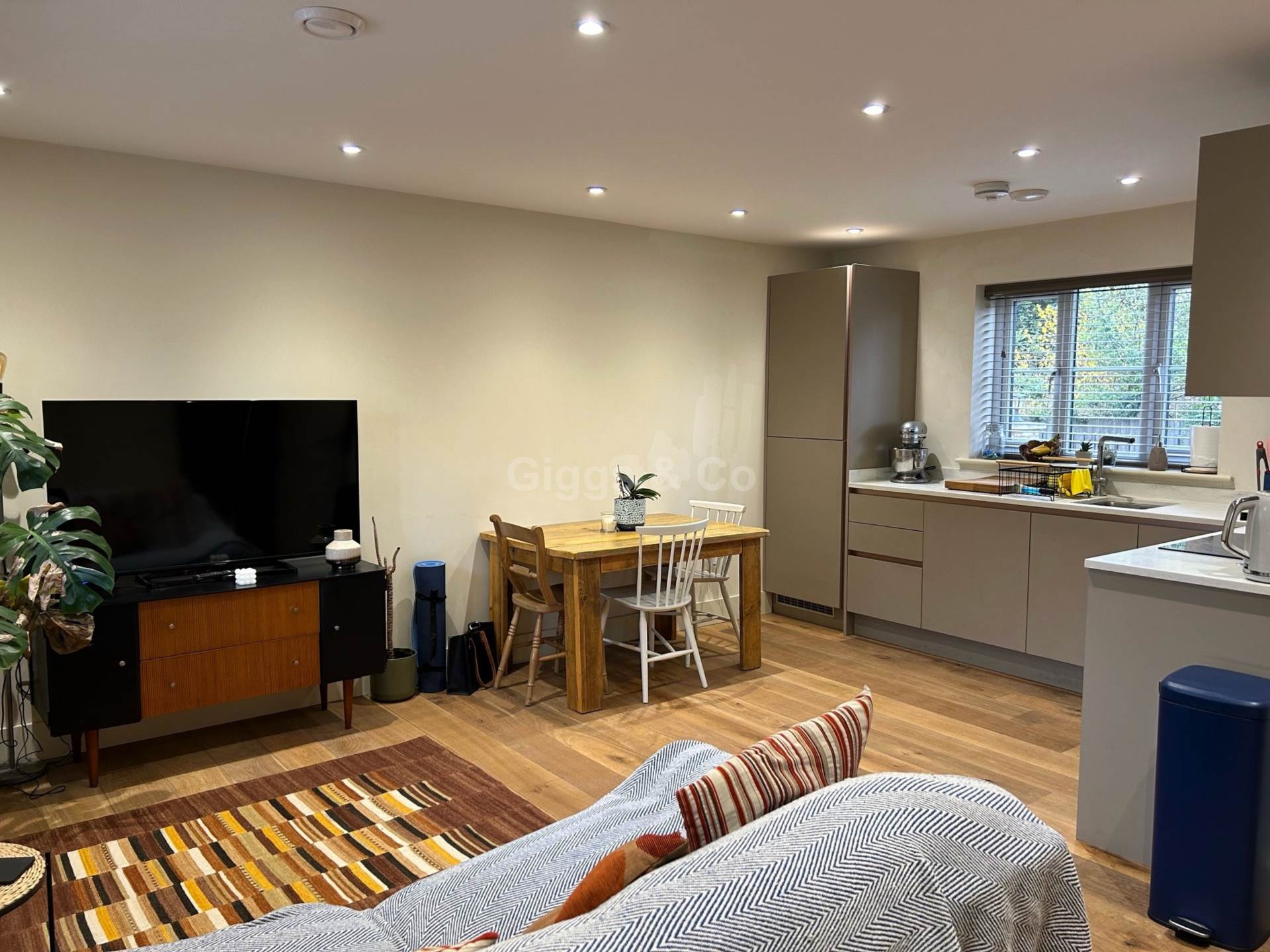 2 bed flat to rent in Hopbine Yard, East Street, St Ives 2