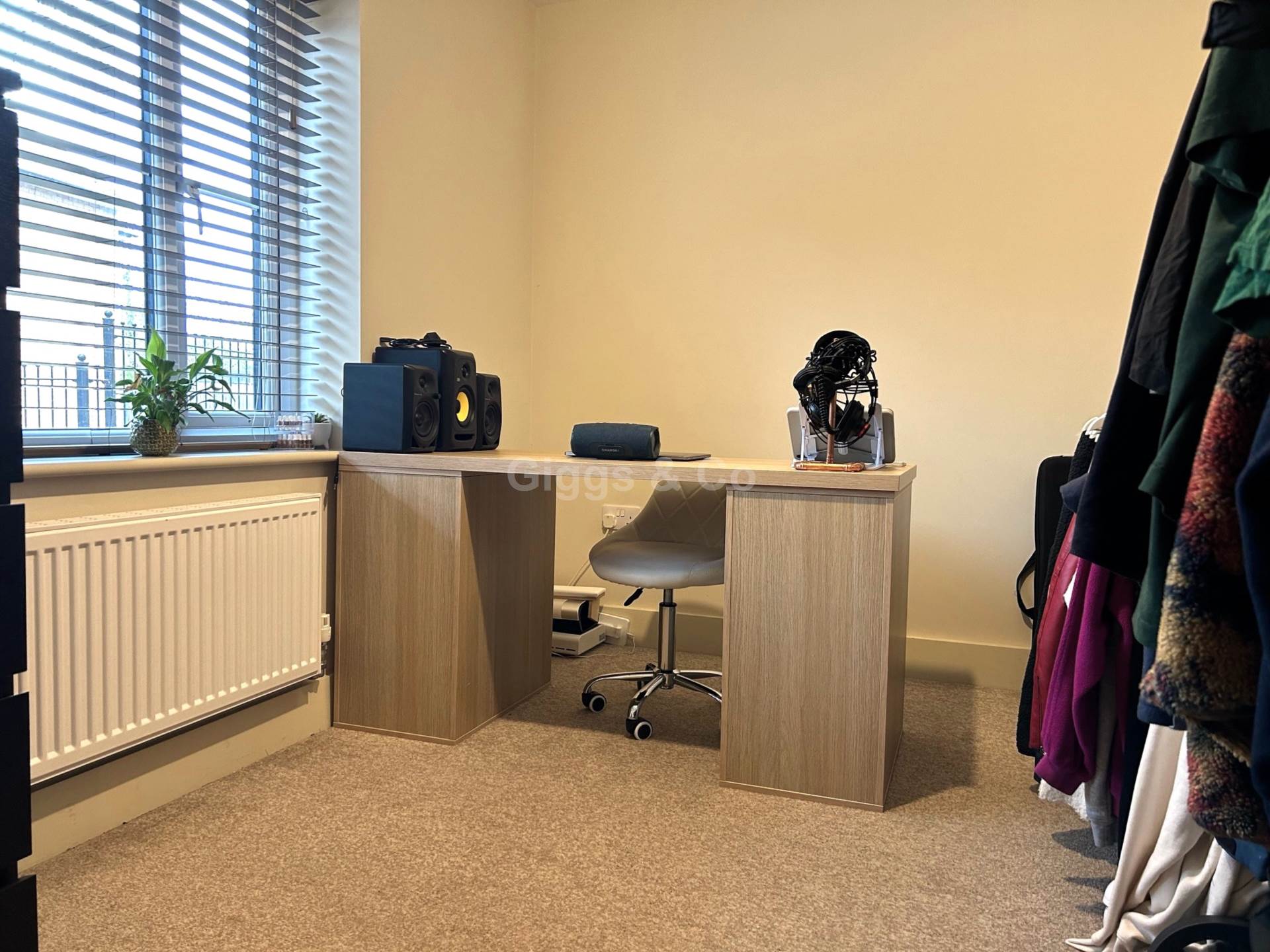 2 bed flat to rent in Hopbine Yard, East Street, St Ives 5