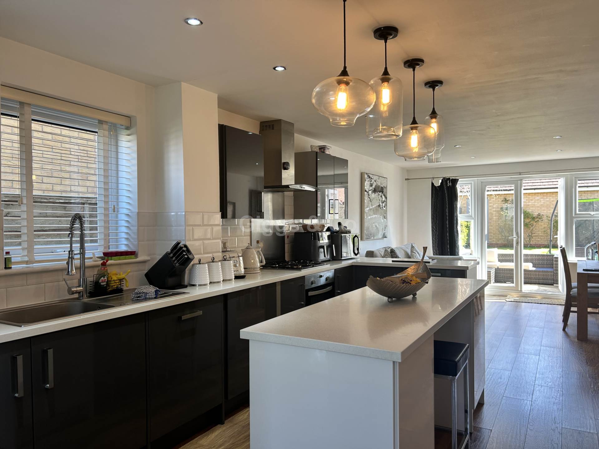 3 bed terraced house to rent in Green Walk, Cambridge 1