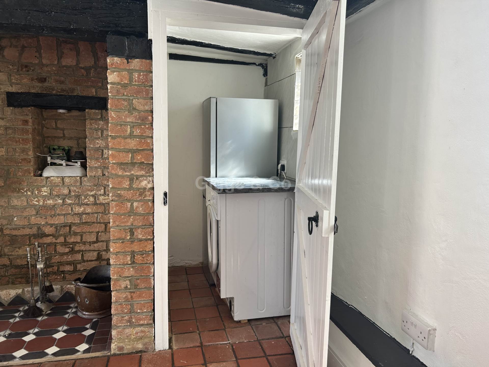 1 bed terraced house to rent in High Street, Huntingdon 2