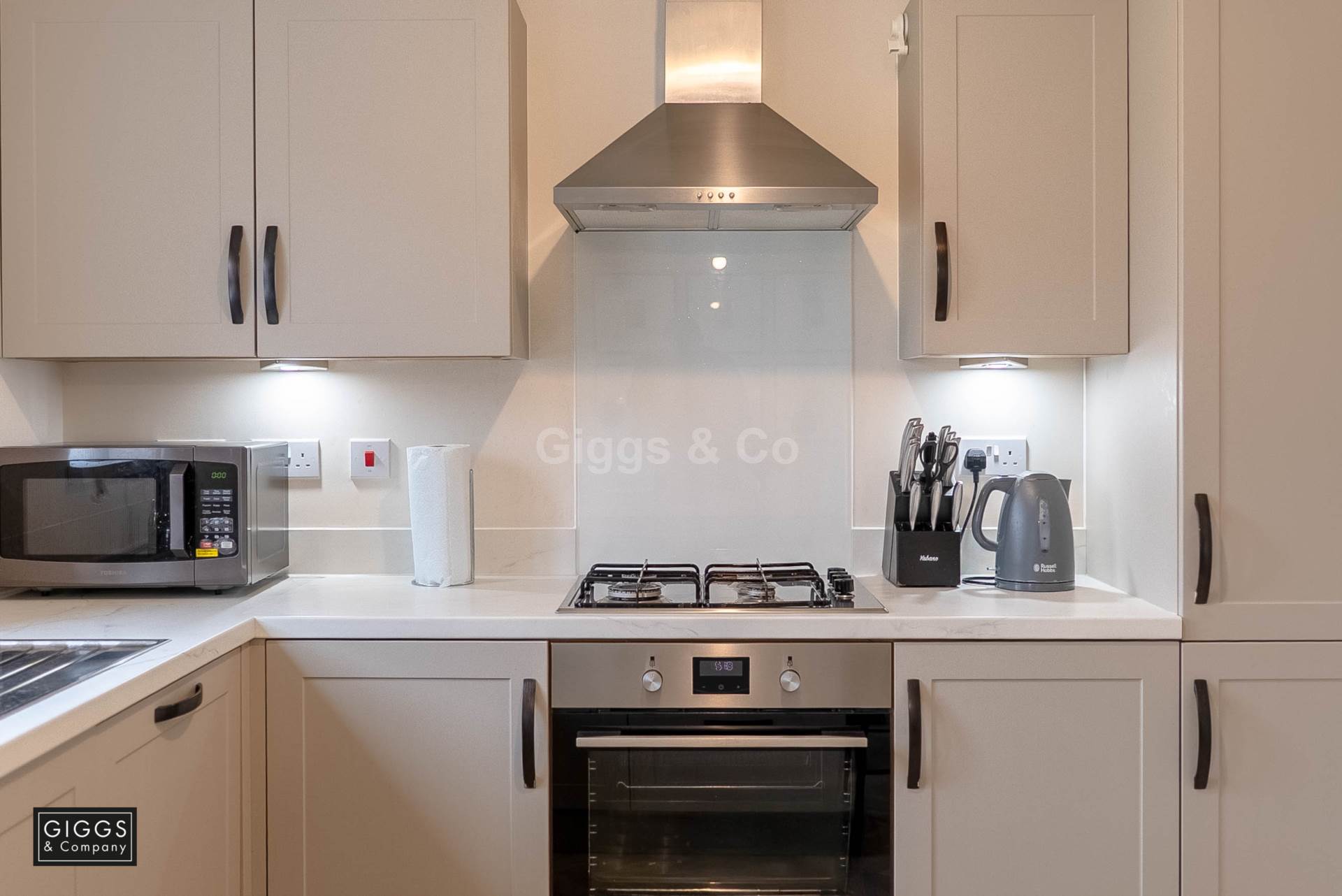 4 bed detached house to rent in St Neots Road, St Neots 5