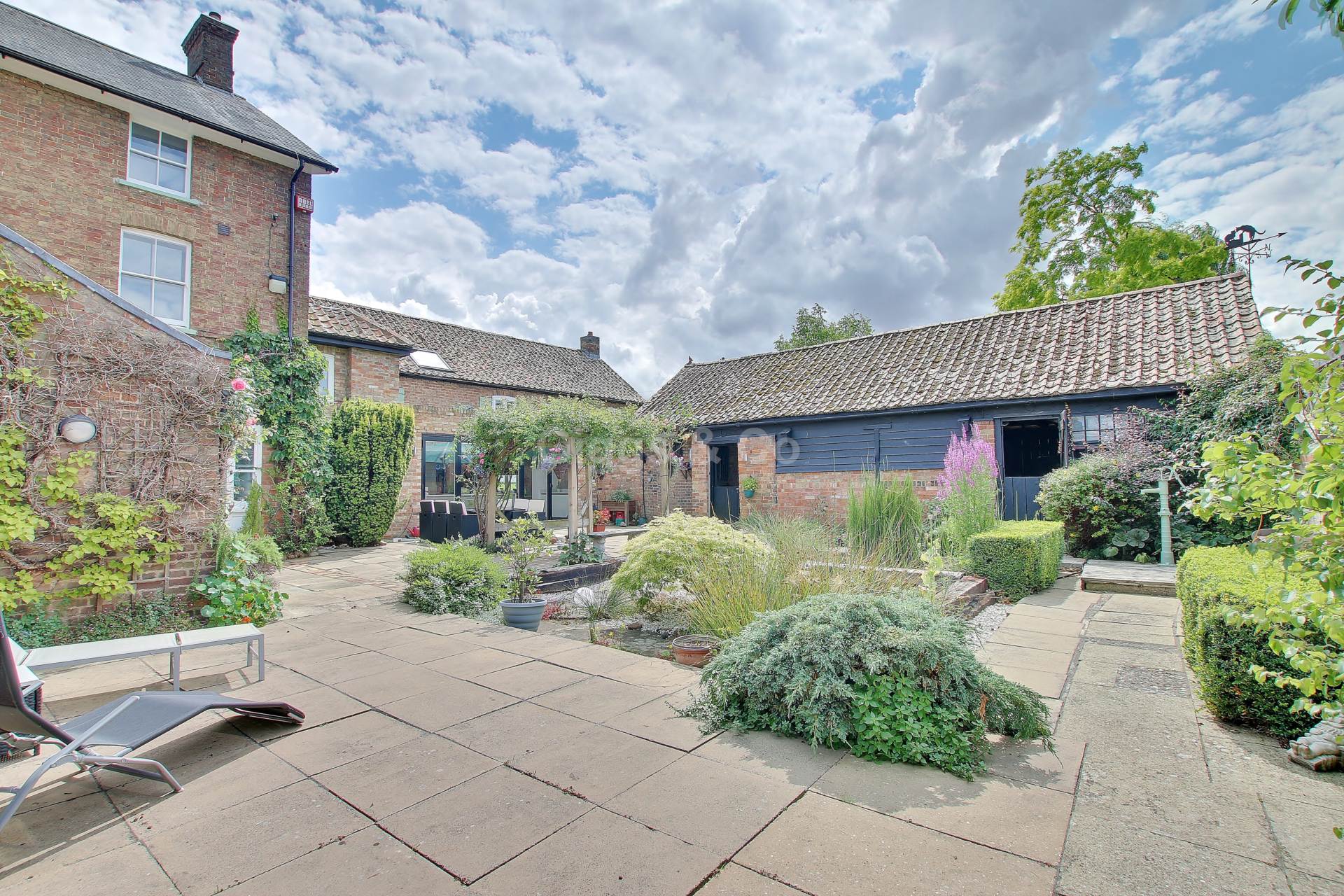 7 bed detached house to rent in Mill Road, Huntingdon  - Property Image 15