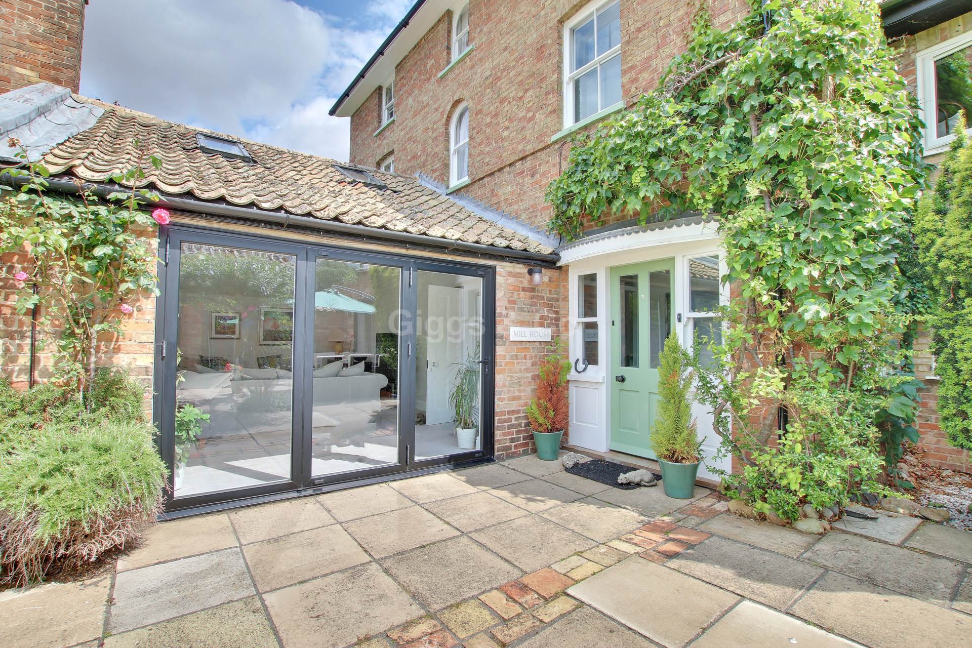 7 bed detached house to rent in Mill Road, Huntingdon  - Property Image 16