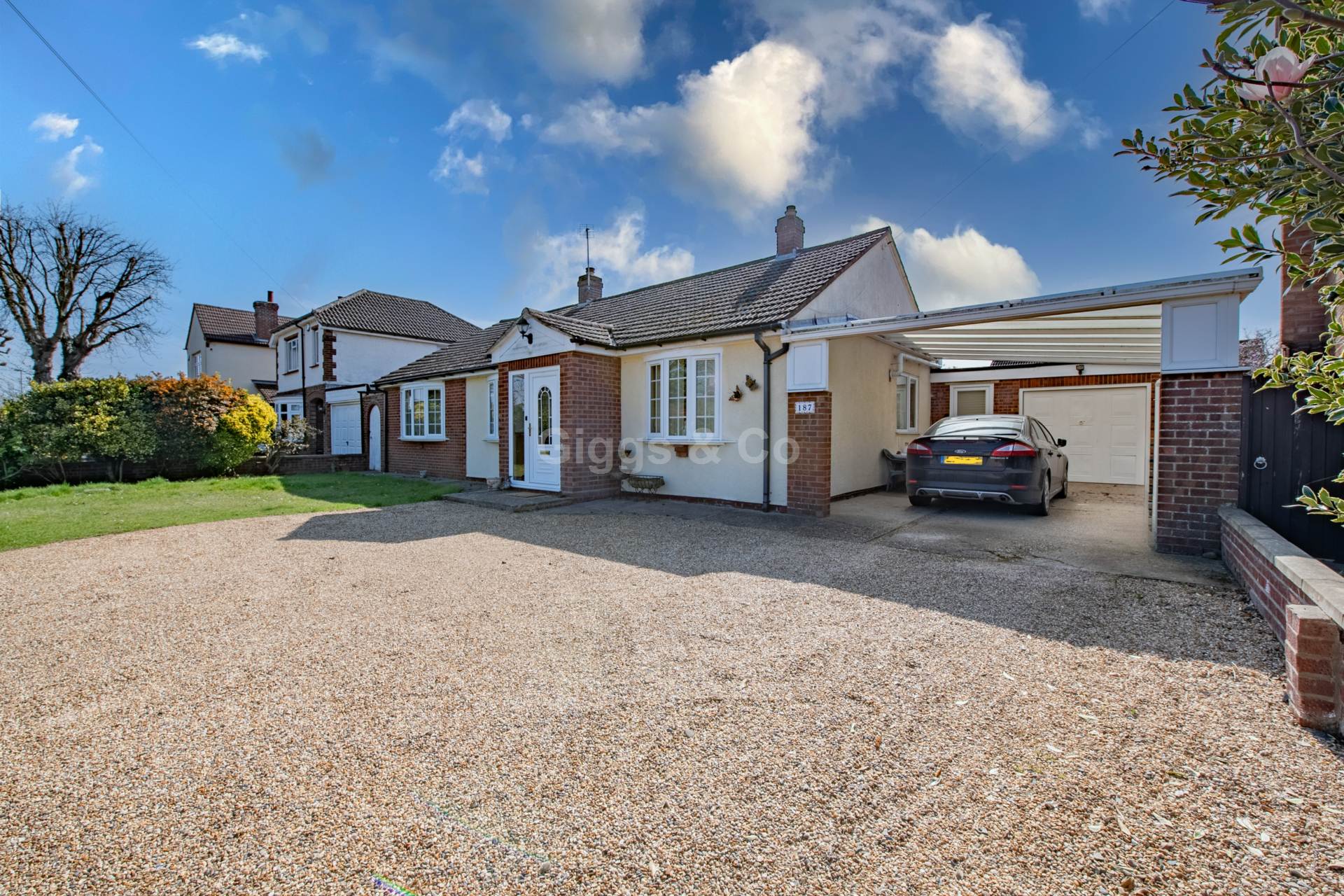 4 bed bungalow to rent in Cross Hall Road, St Neots  - Property Image 1