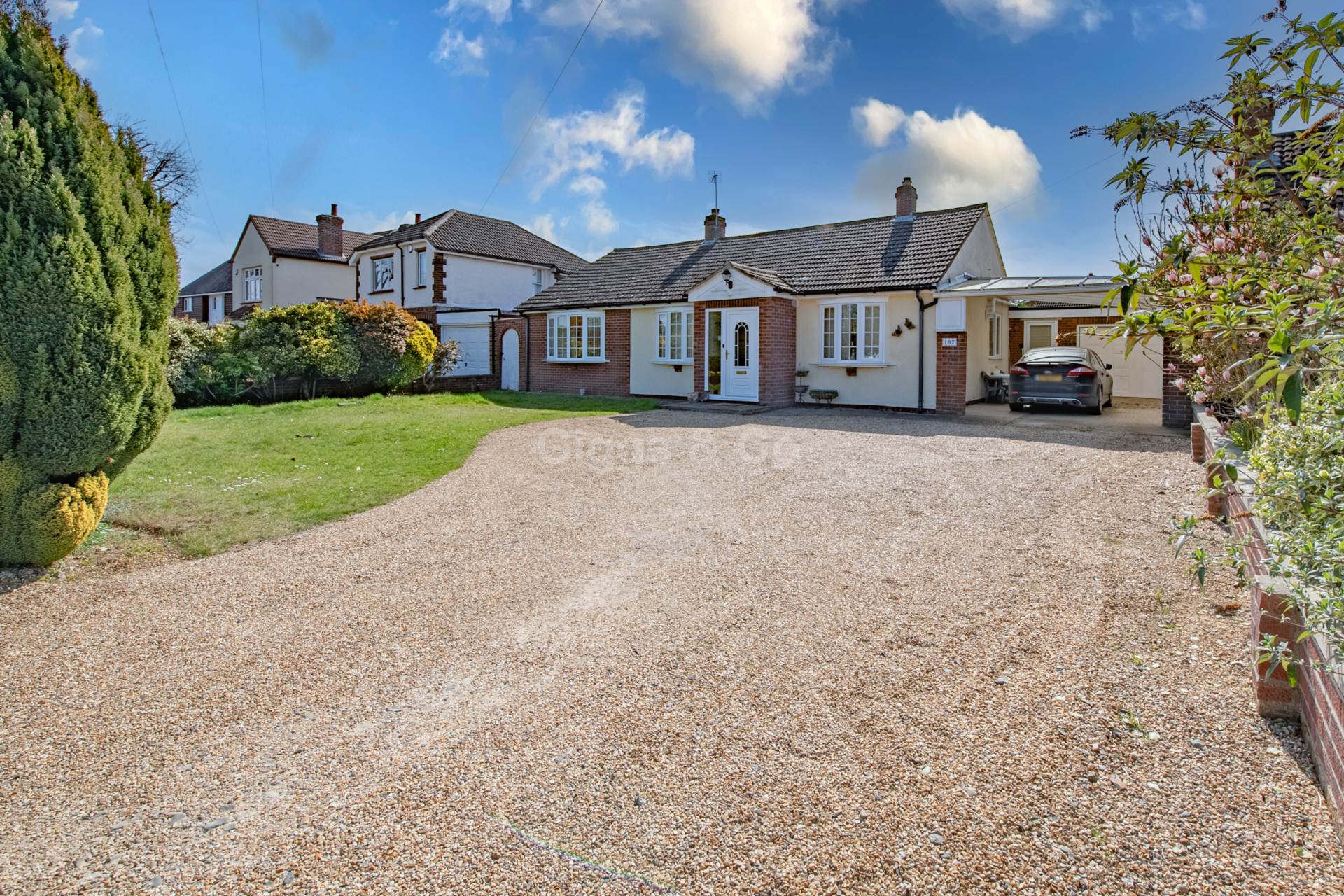 4 bed bungalow to rent in Cross Hall Road, St Neots 1