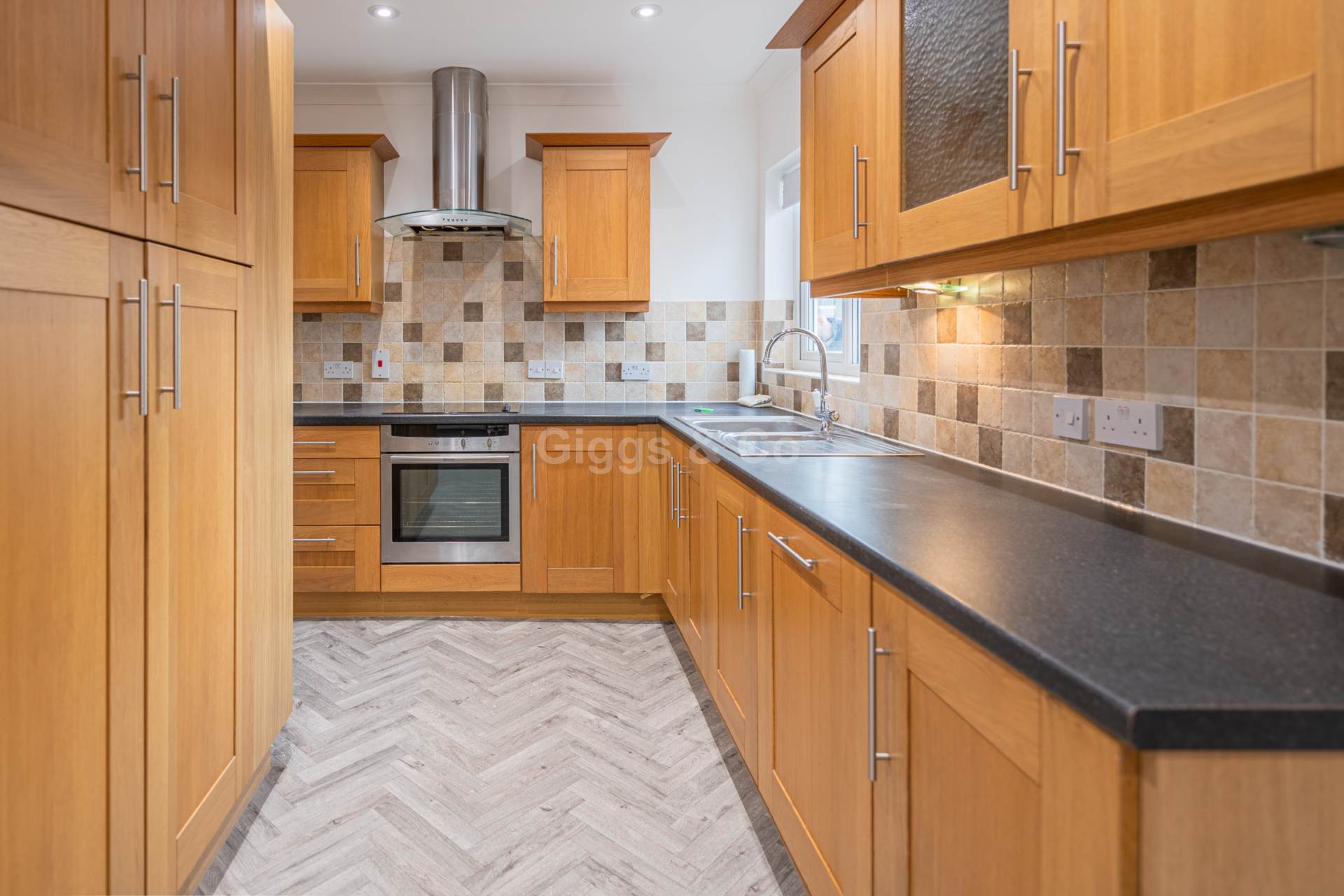 4 bed bungalow to rent in Cross Hall Road, St Neots 5