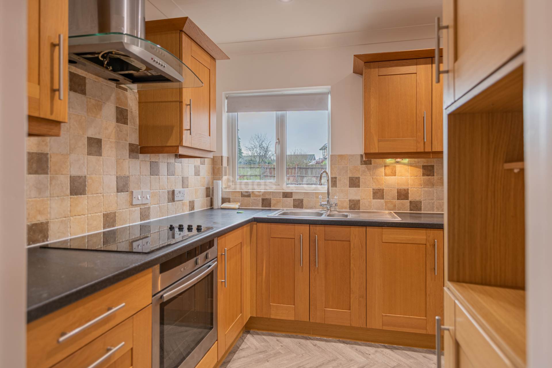 4 bed bungalow to rent in Cross Hall Road, St Neots 6