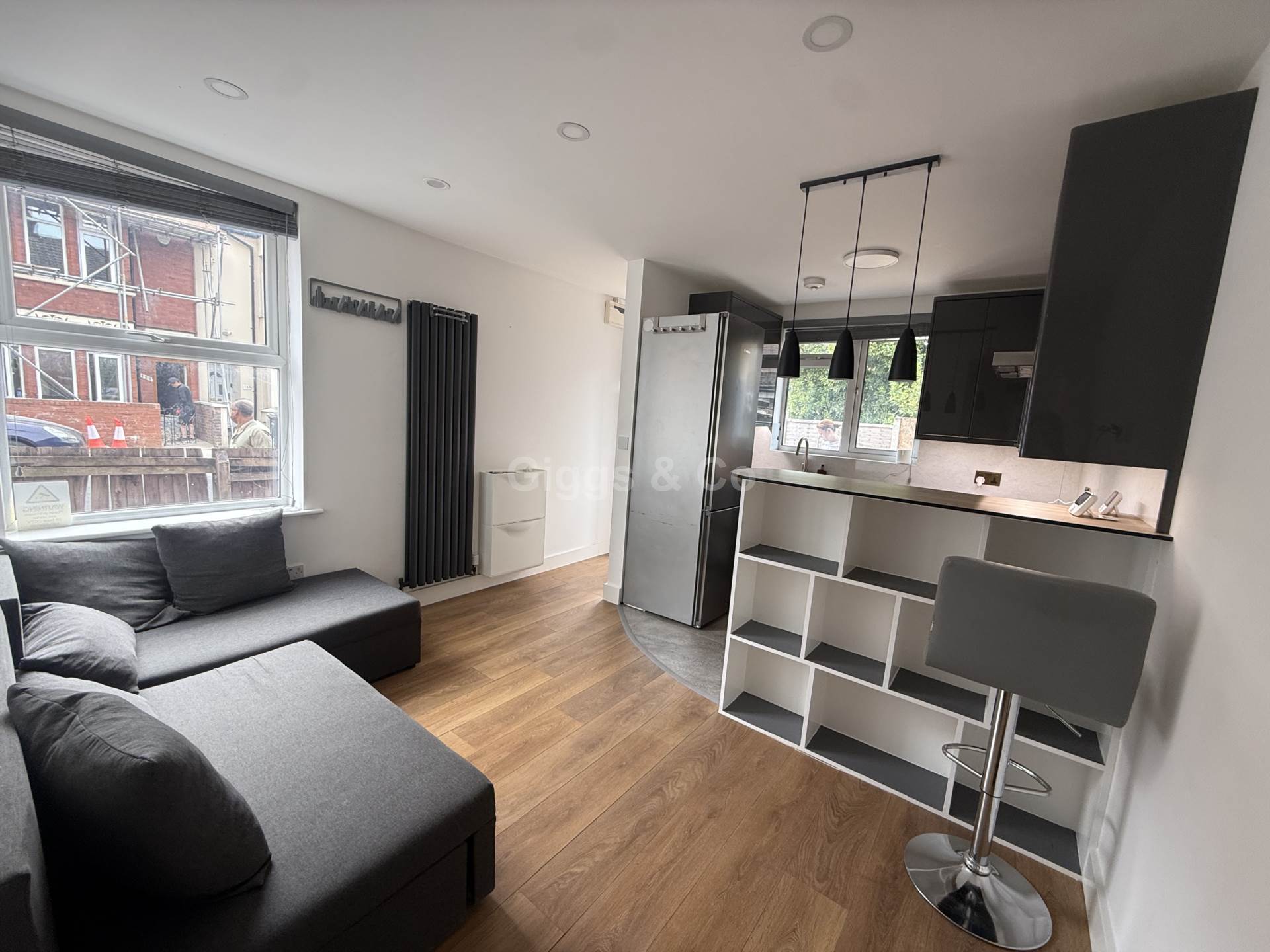 2 bed maisonette to rent in Ashburnham Road, Luton 1