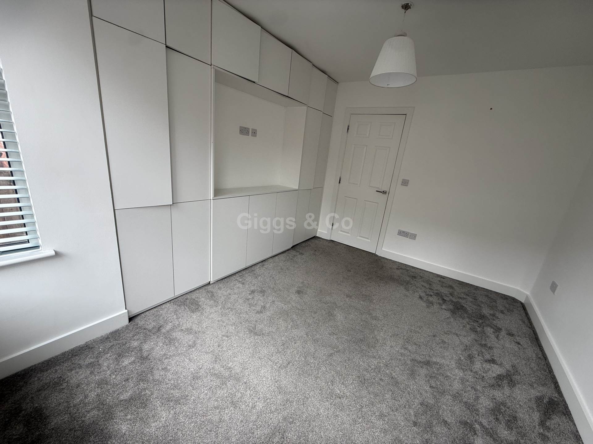 2 bed maisonette to rent in Ashburnham Road, Luton 4