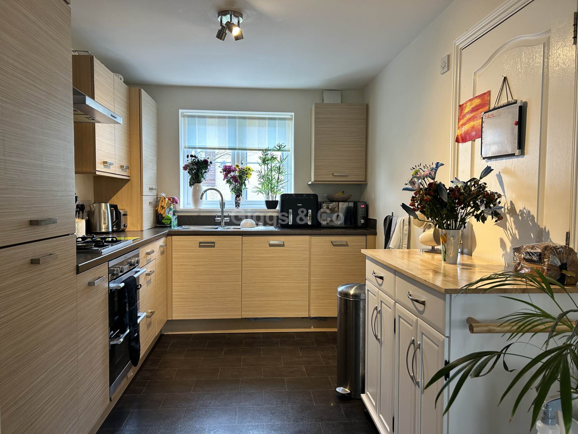 4 bed town house to rent in Dramsell Rise, St Neots  - Property Image 5