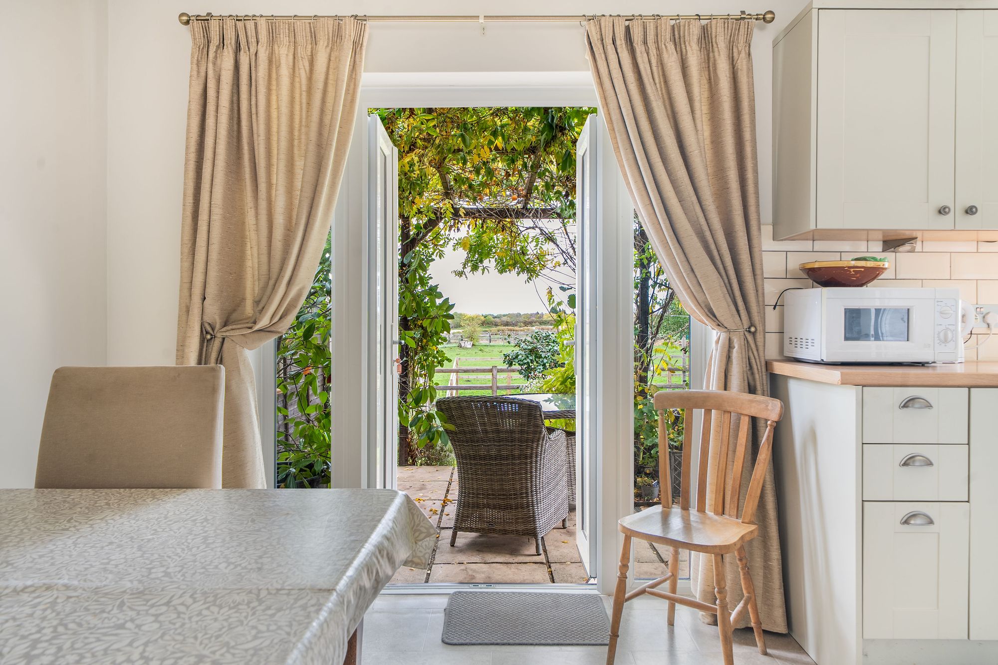 3 bed detached house for sale in Millend, Pershore  - Property Image 3