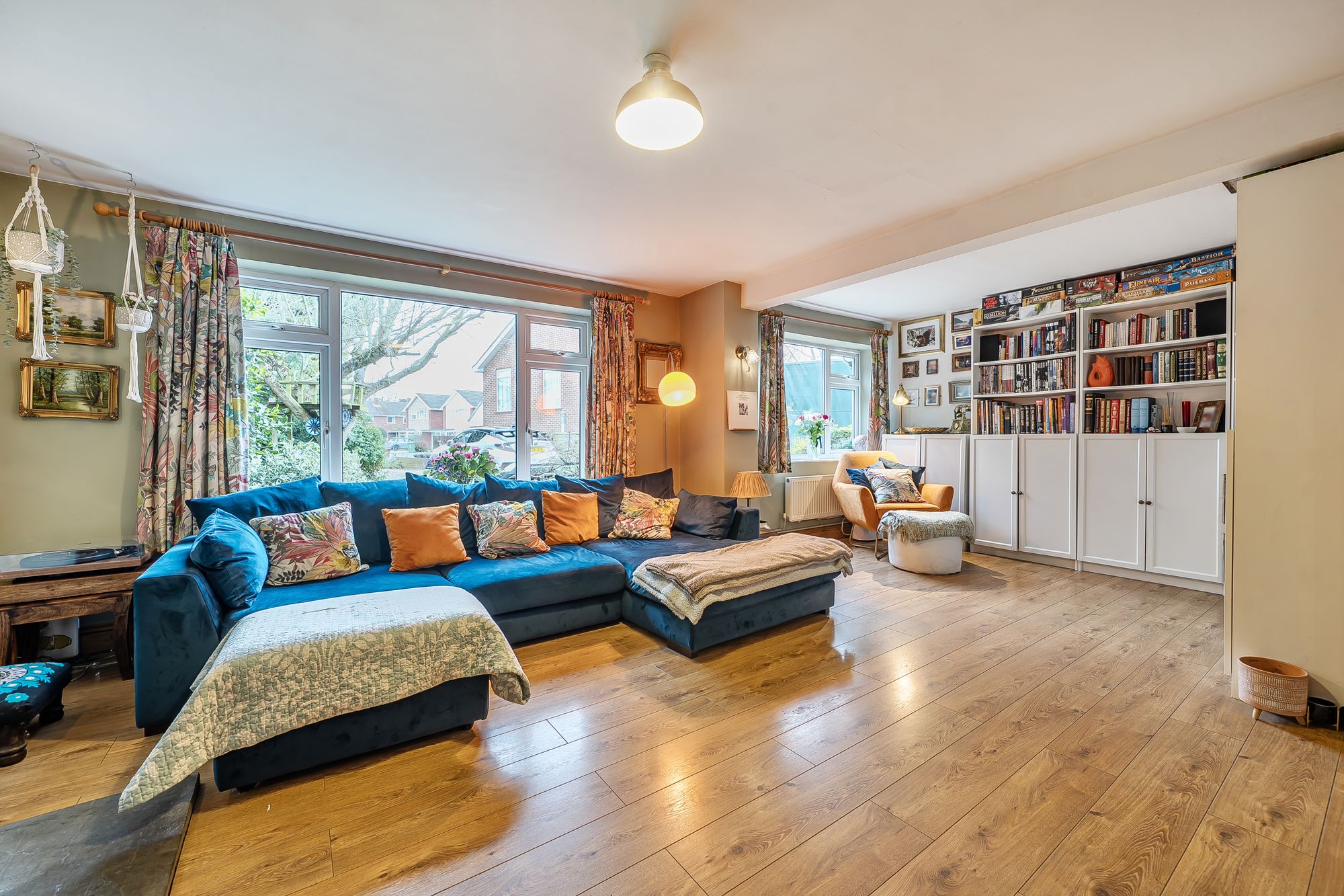 4 bed detached house for sale in Paddock Close, Pershore 2