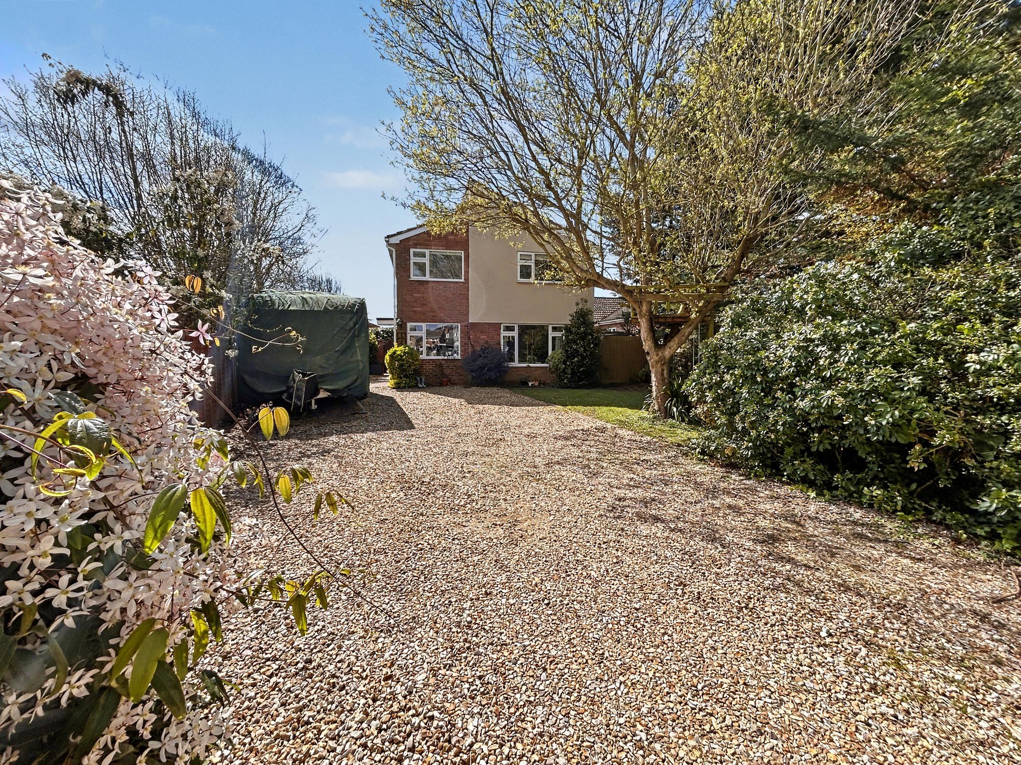 4 bed detached house for sale in Paddock Close, Pershore - Property Image 1