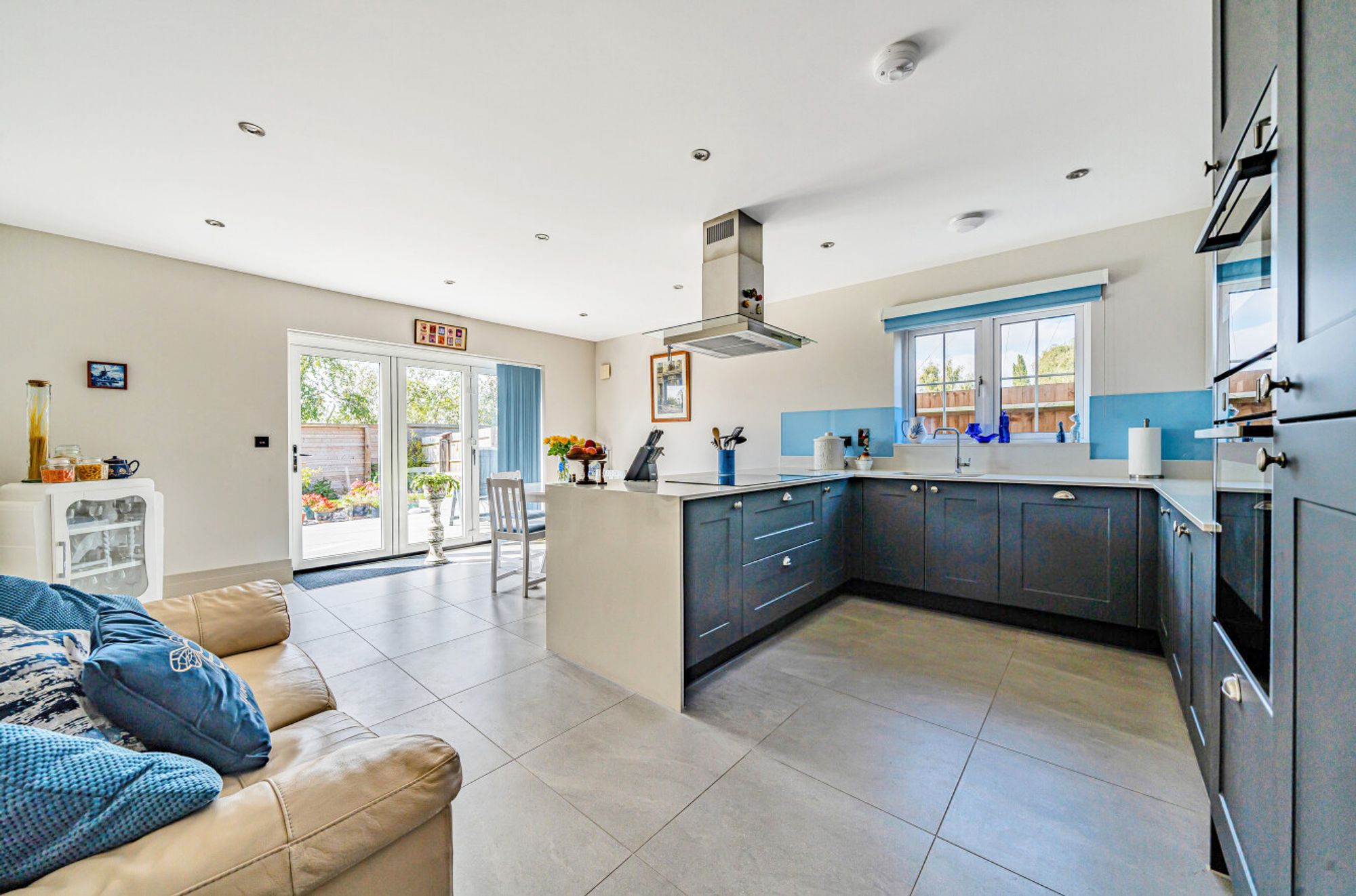 3 bed detached house for sale in Damson View, Pershore  - Property Image 3