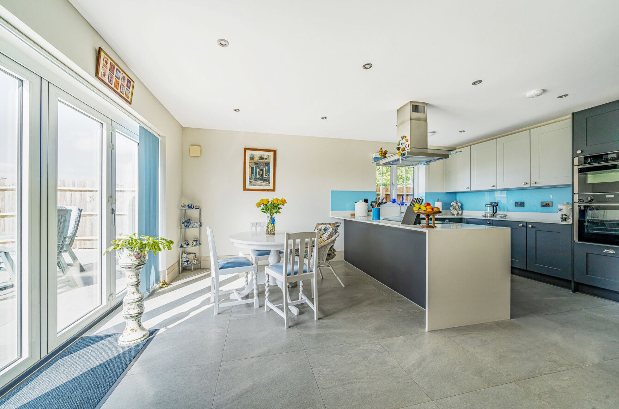 3 bed detached house for sale in Damson View, Pershore 3