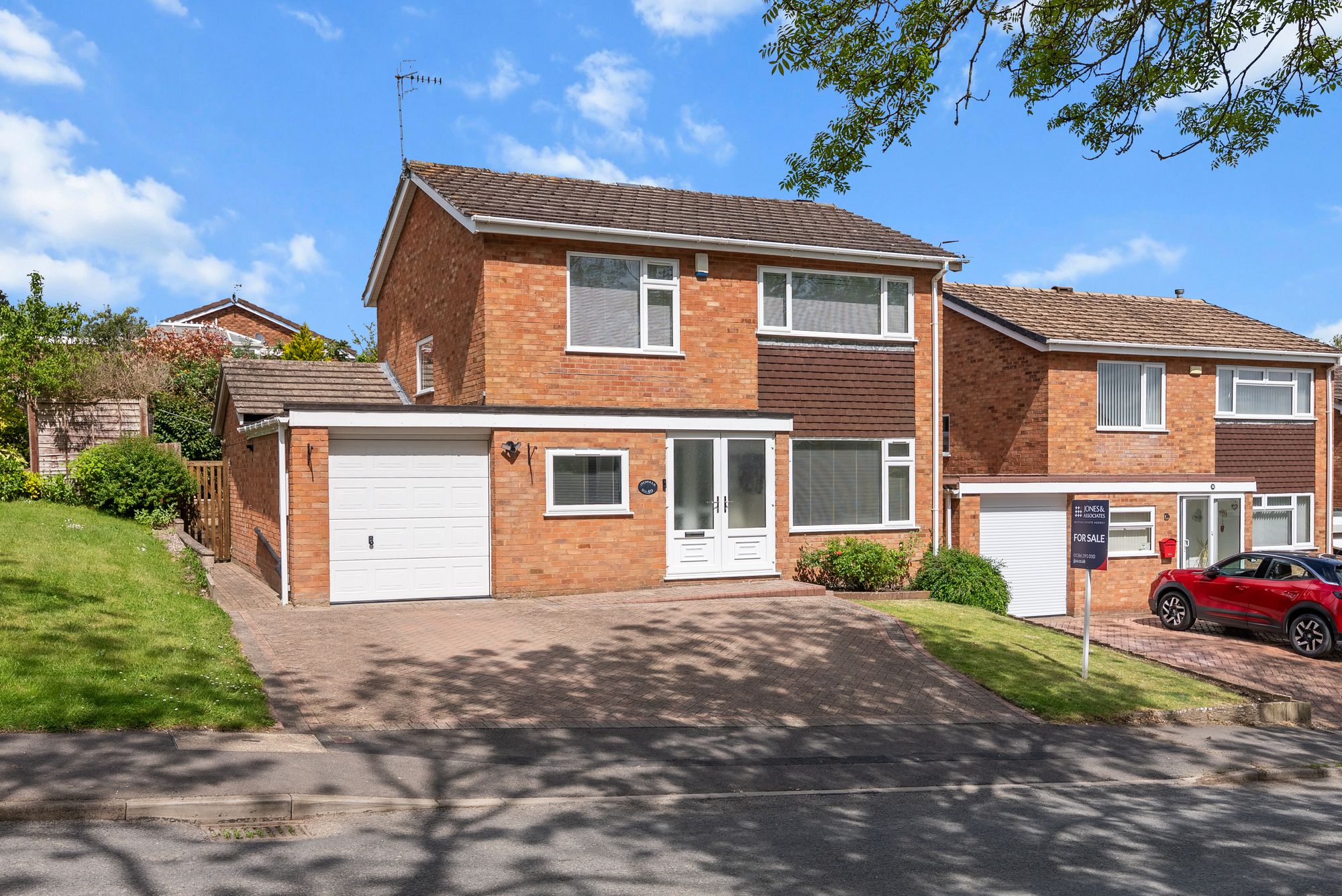 4 bed detached house for sale in Holloway, Pershore  - Property Image 1