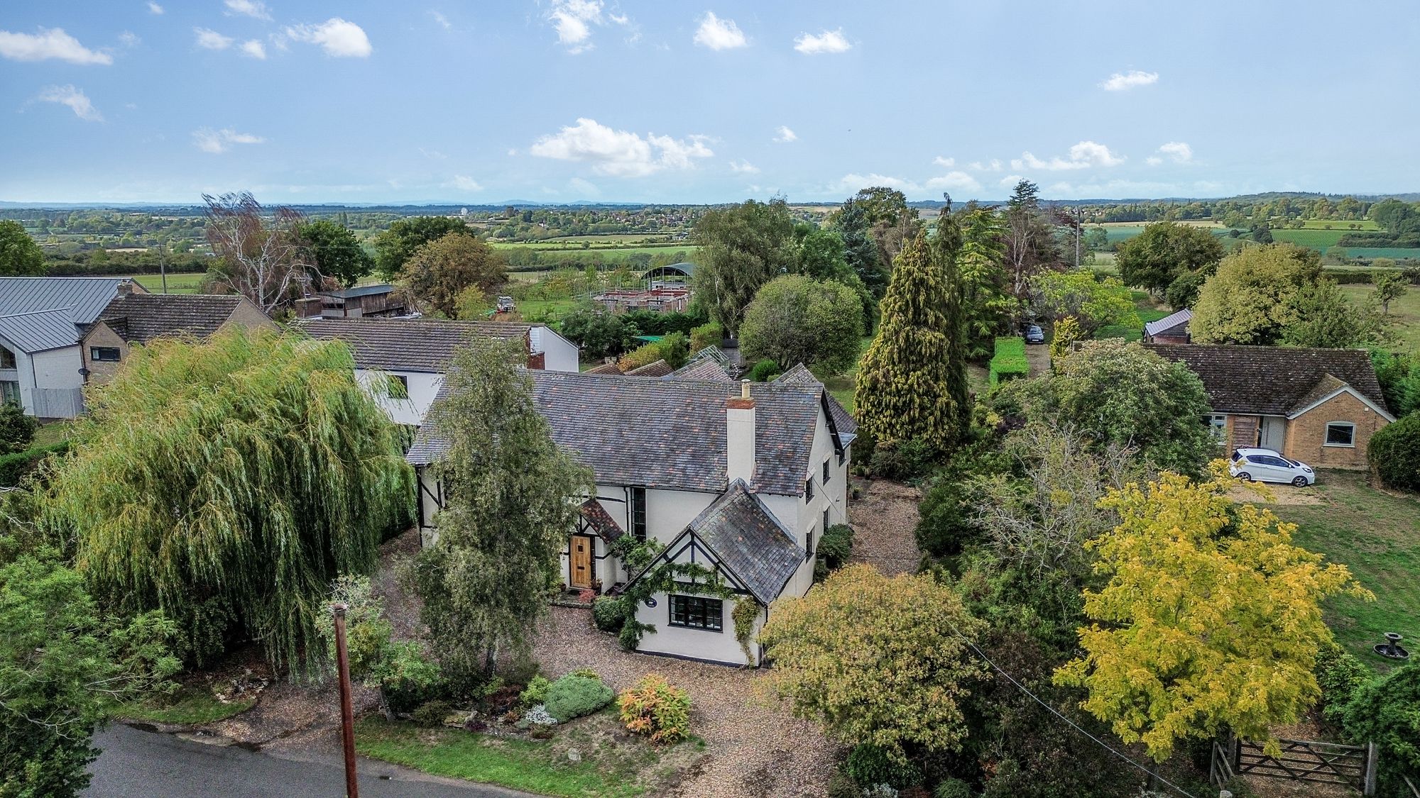 4 bed detached house for sale in Nafford Road, Pershore - Property Image 1
