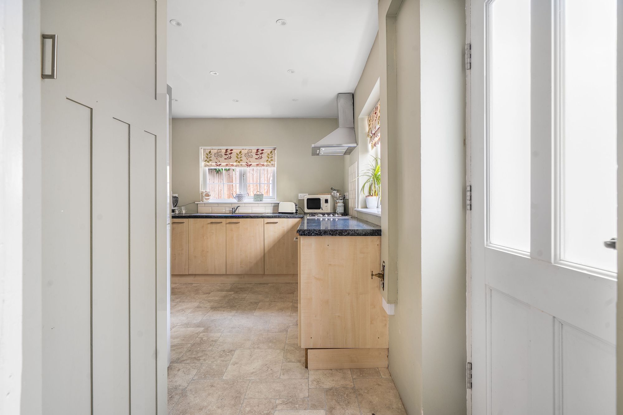 2 bed semi-detached cottage for sale in Farm Street, Pershore 4